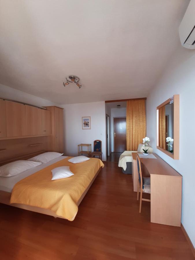 Guest House Fenix بريلا الغرفة الصورة