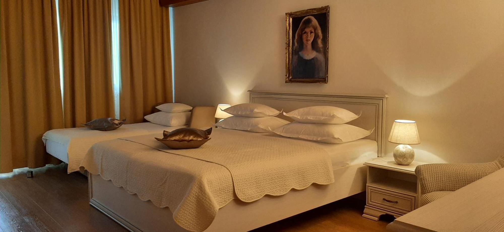 Guest House Fenix بريلا الغرفة الصورة