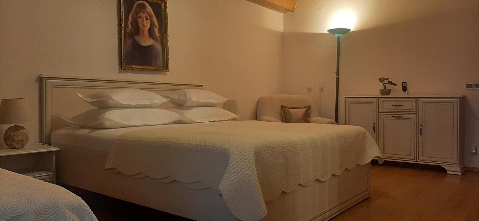 Guest House Fenix بريلا الغرفة الصورة